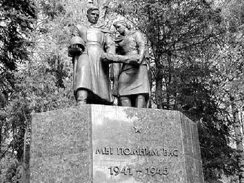 Монумент памяти павших в Великую Отечественную войну на въезде в город Дмитров